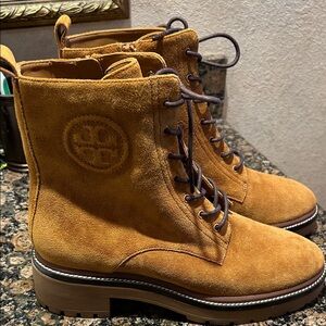 NWOB Tory Burch Size 10 Suede Lace-Up Boots in Caramel Tan